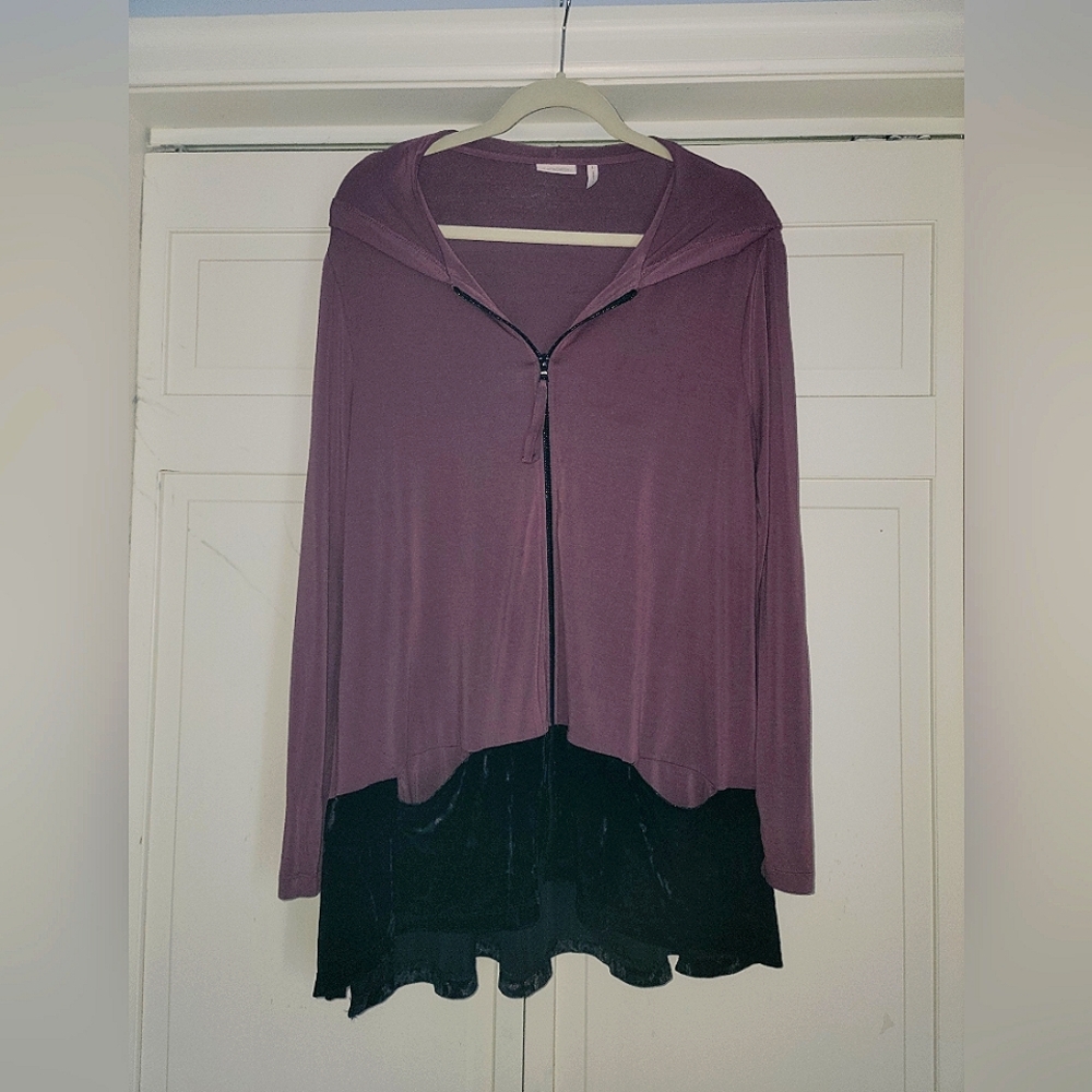 LOGO Lori Goldstein lightweight zippered top